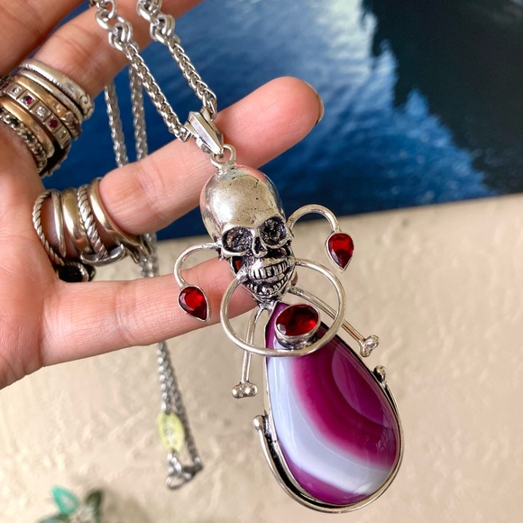 Genuine white & fuchsia pink agate & garnet gemstones skull boho goth necklace - Picture 11 of 11